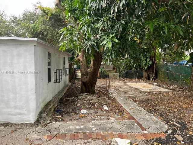 2350 NW 104th Ter, Miami FL 33147