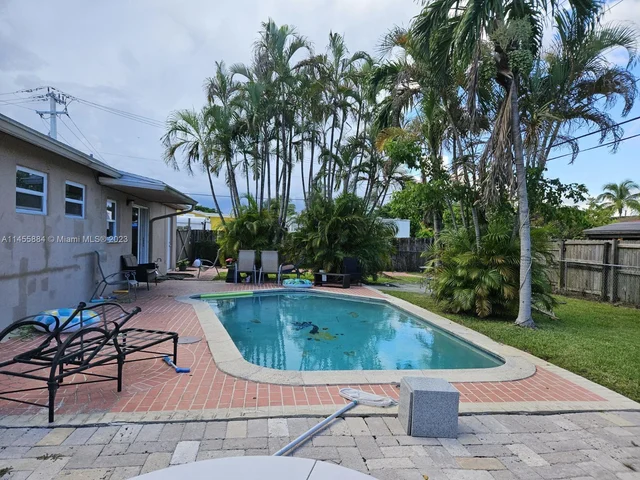 601 W Sample Rd, Deerfield Beach FL 33064