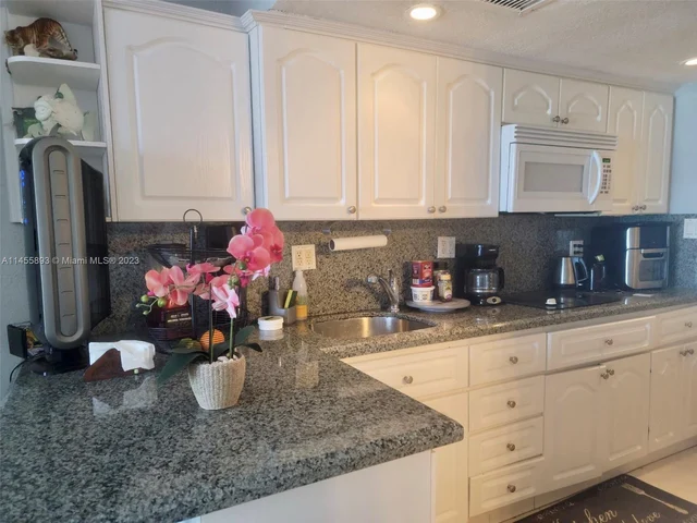 19201 Collins Ave # 114, Sunny Isles Beach FL 33160