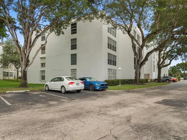 6921 Cypress Rd # A20, Plantation FL 33317