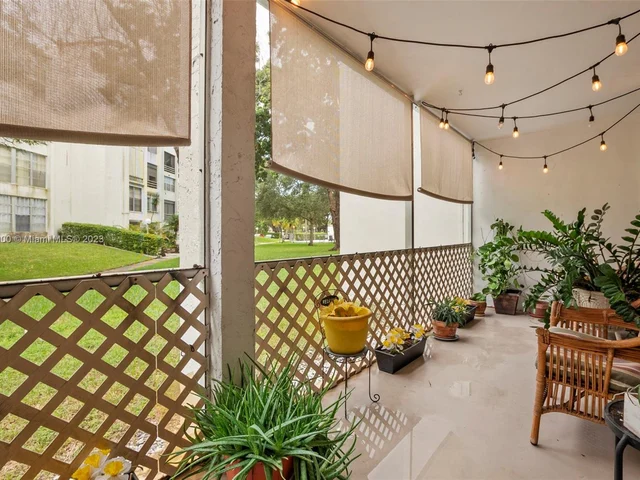 6921 Cypress Rd # A20, Plantation FL 33317