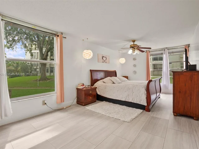 6921 Cypress Rd # A20, Plantation FL 33317