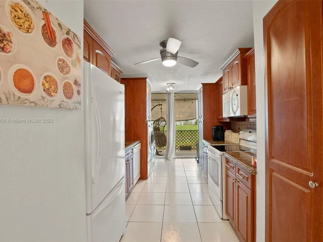 6921 Cypress Rd # A20, Plantation FL 33317