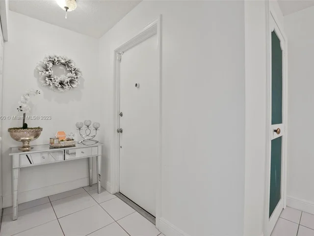 6921 Cypress Rd # A20, Plantation FL 33317