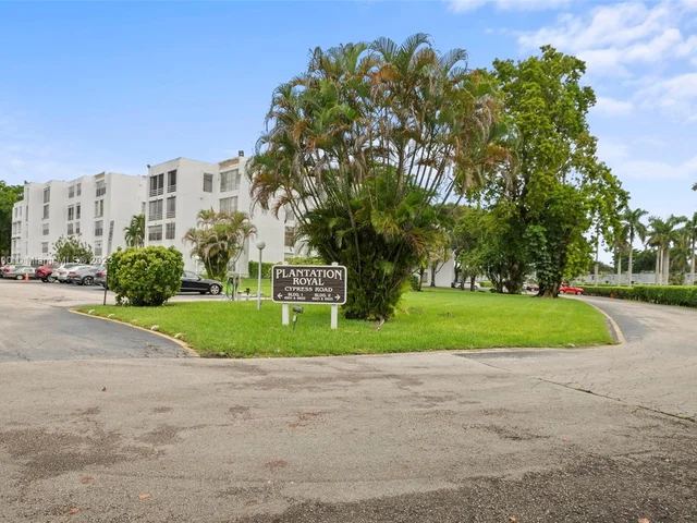 6921 Cypress Rd # A20, Plantation FL 33317