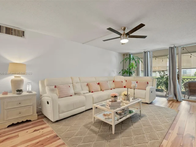 6921 Cypress Rd # A20, Plantation FL 33317