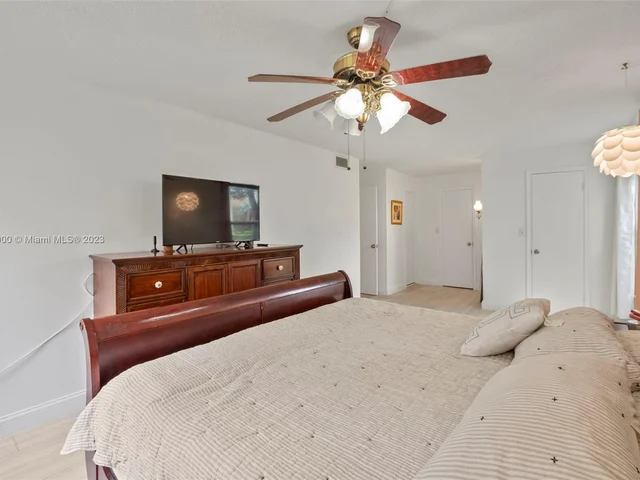 6921 Cypress Rd # A20, Plantation FL 33317