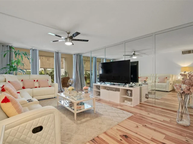 6921 Cypress Rd # A20, Plantation FL 33317