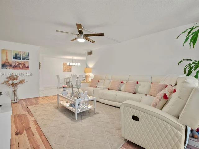 6921 Cypress Rd # A20, Plantation FL 33317