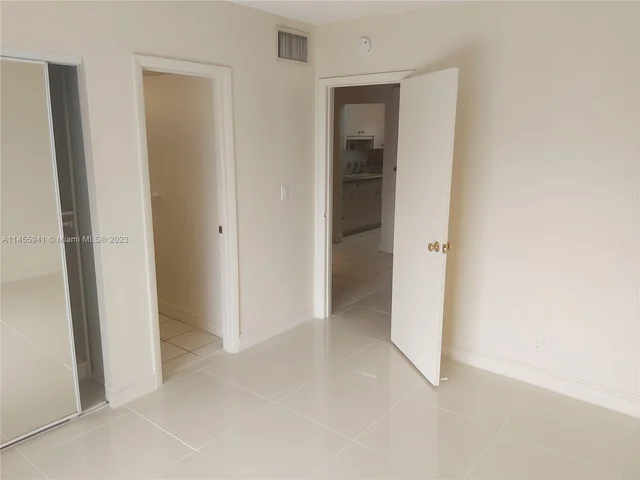 1407 NE 56th St # 404, Fort Lauderdale FL 33334