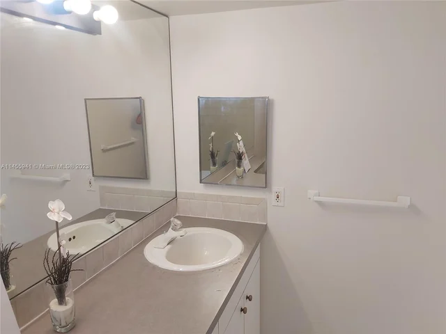 1407 NE 56th St # 404, Fort Lauderdale FL 33334