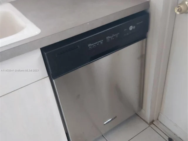 1407 NE 56th St # 404, Fort Lauderdale FL 33334