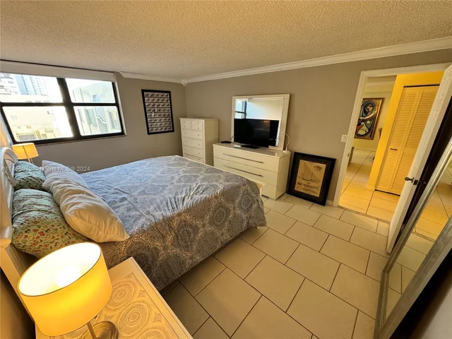 2625 Collins Ave # 320, Miami Beach FL 33140