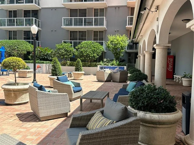 5085 NW 7th St # 816, Miami FL 33126