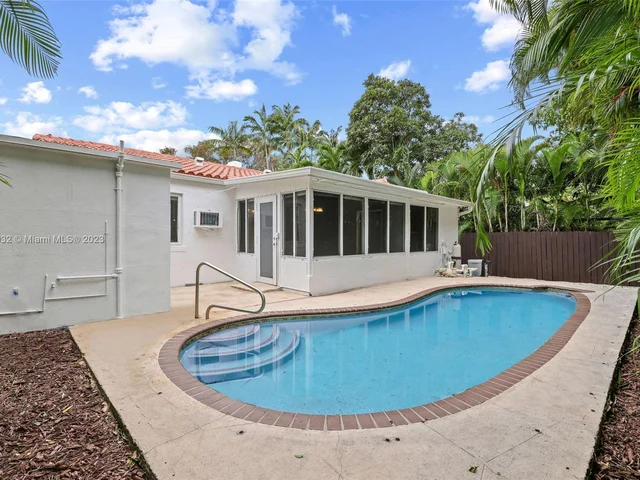 427 W 43rd St, Miami Beach FL 33140