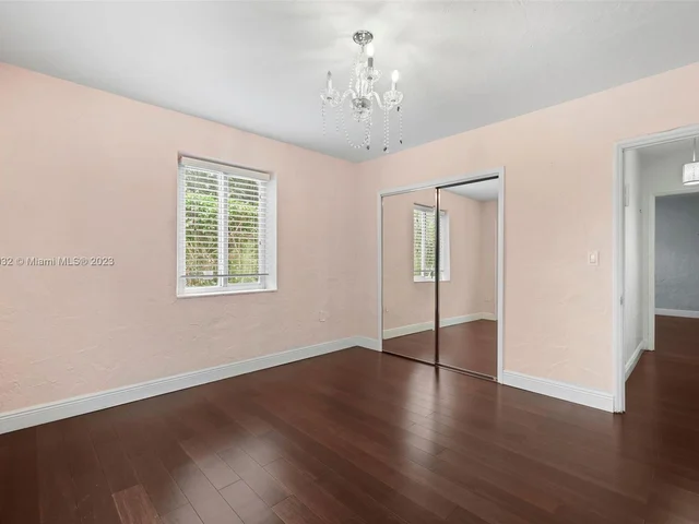 427 W 43rd St, Miami Beach FL 33140