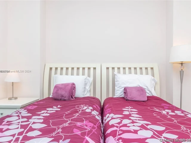 3801 Collins Ave # 1102, Miami Beach FL 33140