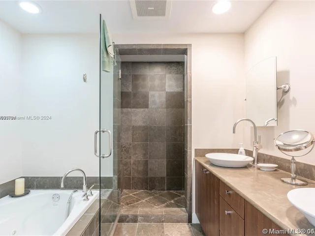 3801 Collins Ave # 1102, Miami Beach FL 33140