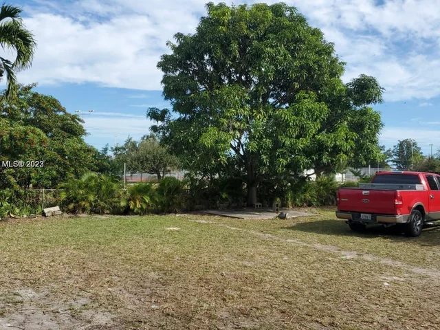 3127 NW 106th St, Miami FL 33147