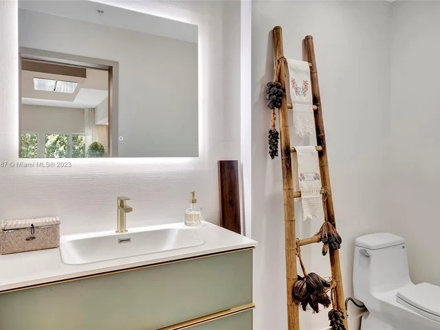 5300 NW 87th Ave # 1213, Doral FL 33178