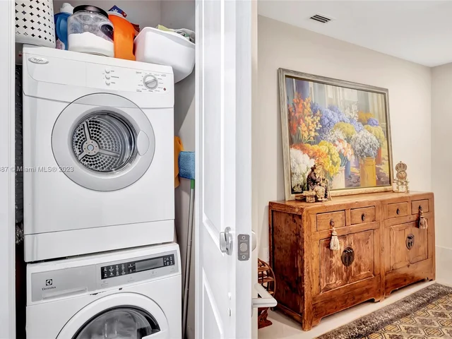 5300 NW 87th Ave # 1213, Doral FL 33178