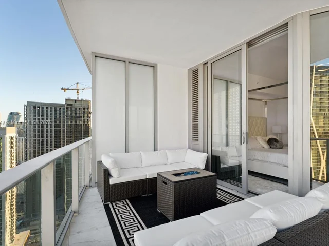 851 NE 1st Ave # 4207, Miami FL 33132