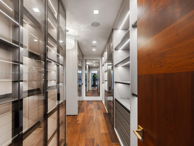 1425 Brickell Ave, Miami FL 33131