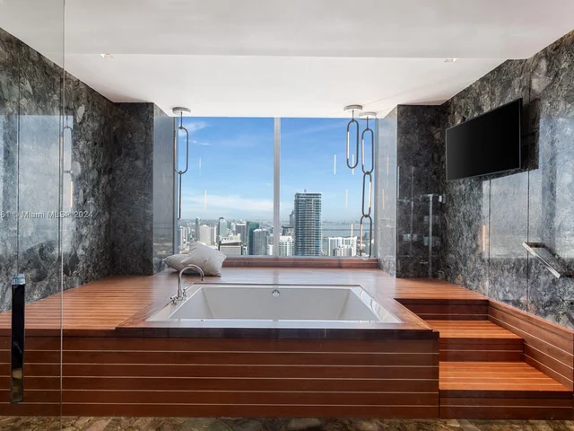 1425 Brickell Ave, Miami FL 33131