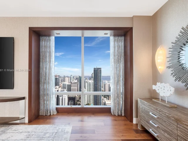 1425 Brickell Ave, Miami FL 33131