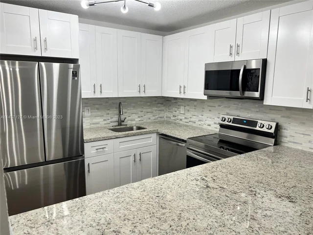 9355 SW 8th St # 124, Boca Raton FL 33428