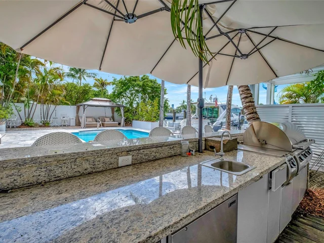 244 W San Marino Dr, Miami Beach FL 33139