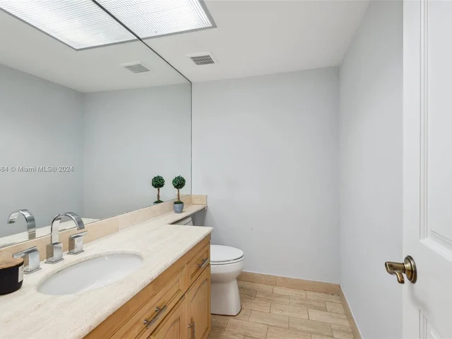 19707 Turnberry Way # 9J, Aventura FL 33180