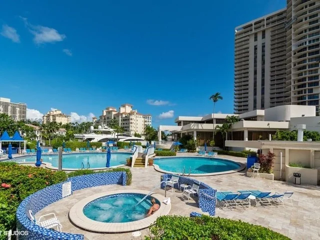 19707 Turnberry Way # 9J, Aventura FL 33180