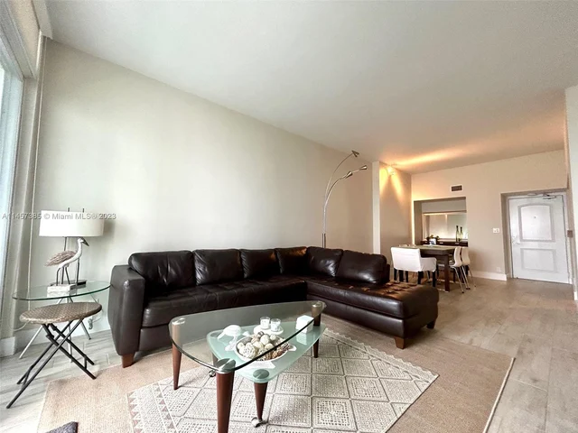 100 Bayview Dr, Sunny Isles Beach FL 33160