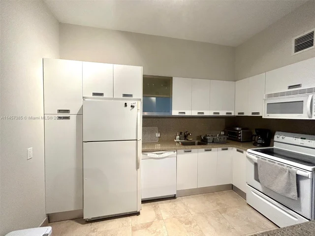 100 Bayview Dr, Sunny Isles Beach FL 33160