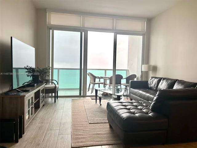 100 Bayview Dr, Sunny Isles Beach FL 33160