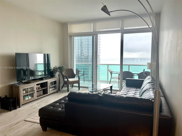100 Bayview Dr, Sunny Isles Beach FL 33160