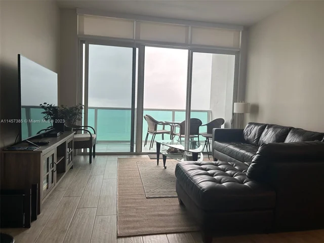 100 Bayview Dr, Sunny Isles Beach FL 33160