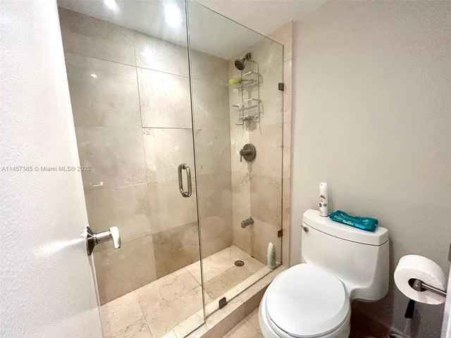 100 Bayview Dr, Sunny Isles Beach FL 33160