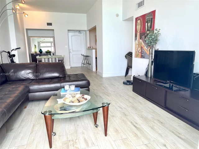 100 Bayview Dr, Sunny Isles Beach FL 33160