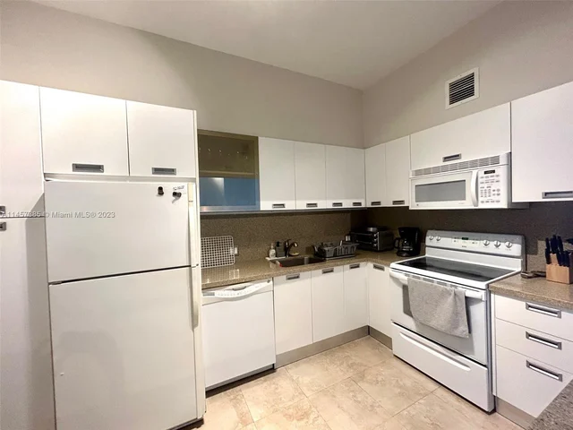 100 Bayview Dr, Sunny Isles Beach FL 33160