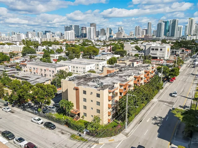 677 SW 9th Ave # 309, Miami FL 33130