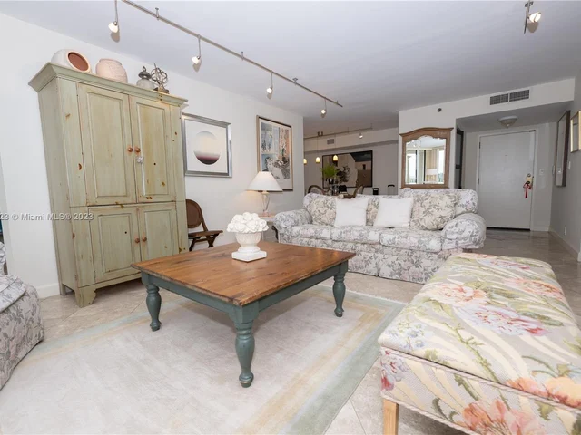 2000 Towerside Ter # 901, Miami FL 33138