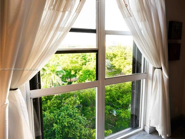 2000 Towerside Ter # 901, Miami FL 33138