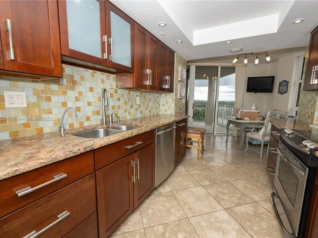 2000 Towerside Ter # 901, Miami FL 33138