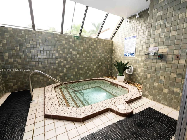 2000 Towerside Ter # 901, Miami FL 33138