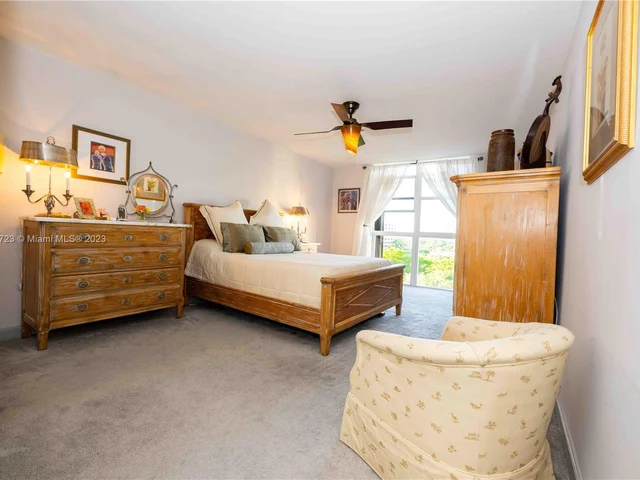 2000 Towerside Ter # 901, Miami FL 33138