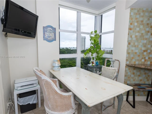 2000 Towerside Ter # 901, Miami FL 33138