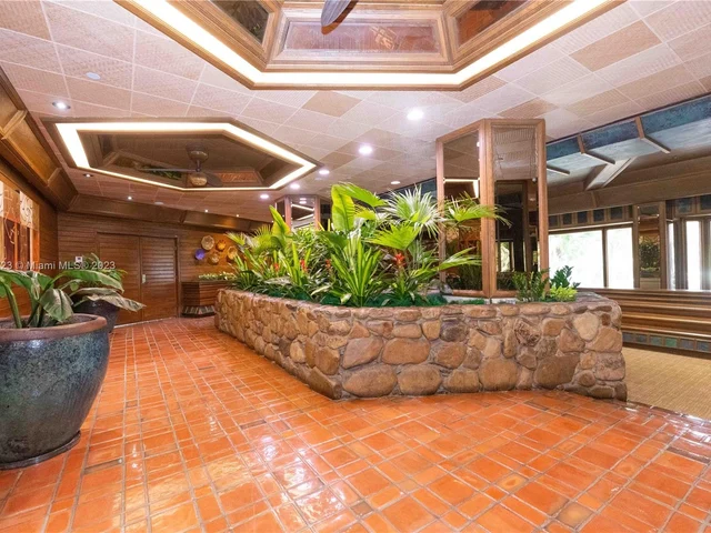 2000 Towerside Ter # 901, Miami FL 33138