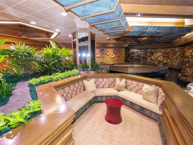 2000 Towerside Ter # 901, Miami FL 33138